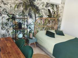 Chambre 2 pers SPA Piscine, Hotel in Grospierres