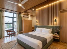 Hotel Doon Home Haven Near Pacific Mall Dehradun, hotel di Dehradun