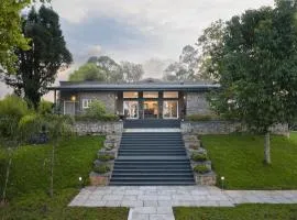 Sunny Woodlands Estate by LuxUnlock