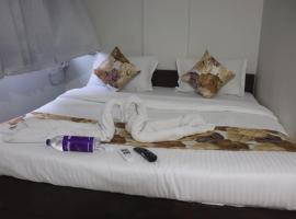 Hotel Savera INN, hotel a Ambli Road