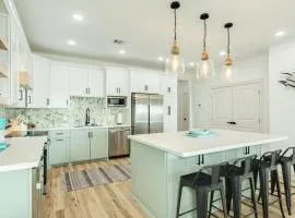 Luxury Beach House Minutes to Sand