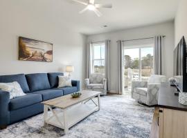 2 Mi to Ocean Isle Beach! Coastal Getaway w/ Patio, khách sạn ở Ocean Isle Beach