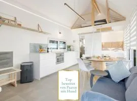 Stilvolles Design-Tiny-House mit Terrasse & Hund