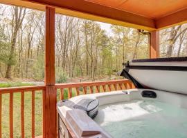 Sleeps 14 | Hot Tub, Game Room & 4 King Beds, hotel v destinaci Ellijay