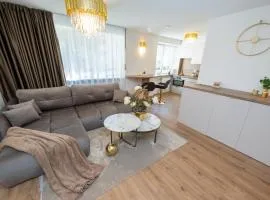 Golden Luxury Apartment- Self Check-in