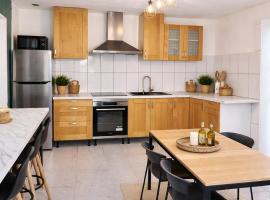 Maison Cosy - 8 Couchages - 3 Chambres, hôtel à Urt