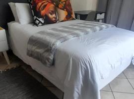 TANS Garden Cottage, hotel a Centurion