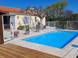 Maison de vacances avec 4 chambres-Piscine-Clim-WiFi, hotel v destinácii Claira