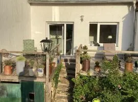 Schönes Ferienhäuschen in Obermaubach mit Seeblick