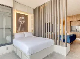 Luxury Studio - Revolution Monument View - Gym