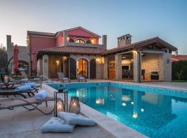 Sun-kissed Villa in Rebići, hotel sa Rebići