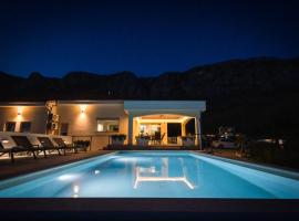Villa PEPINELA - Holiday Home, hotel sa Bribir