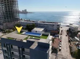 Apartamento Hermoso a 1 Cuadra de la Playa en Mazatlán con Alberca y Balcón