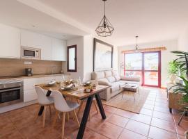 Giraud II - Beachfront - Pool - 46 m2 Terrace, hotel a Santa Maria de Guia