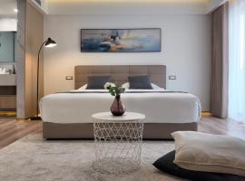 CCLUX Suites - Port Hub & Express Check-in, hotel i Piræus