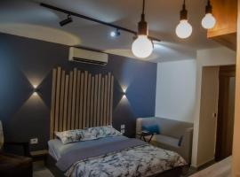 Lunasol Bungalow, hotel i Ar Rumayl