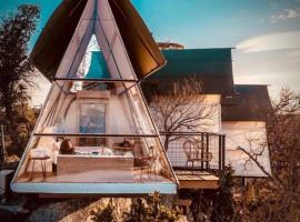 The Retreat on the Hill, готель у місті Cottonwood Shores