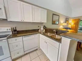 New Bern Condo-Waterfront Pools Hot Tub & Family Fun