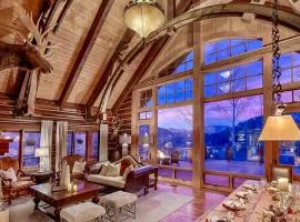 Eagles Nest Luxury Retreat, Views, Hot Tub, Walking distance to Resort