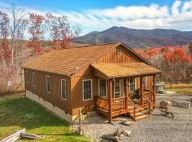Old Wagon Ridge Cozy Mountain Escape with Hot Tub & Views