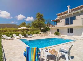 Pool Villa Panorama Mojdež - Happy Rentals, khách sạn ở Igalo