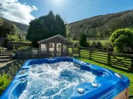 Dog-Friendly 5-Bedroom Retreat with Hot Tub - Pass the Keys