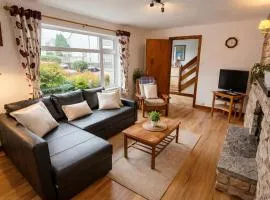 Erin House - Seconds walk from Oughterard village