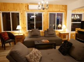 Pourvoirie Domaine lac St-Pierre, khách sạn ở Louiseville