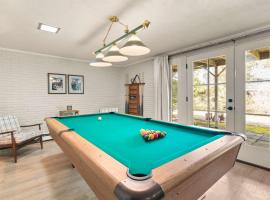 Central AC Game Room Dog-Friendly – hotel w mieście Chatham