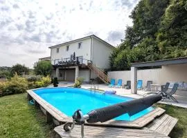 Spacieux gîte contemporain avec terrasse panoramique et piscine chauffée - FR-1-584-373