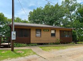 Cabin Hilltop C on Meramec River, hotel v destinácii Steelville