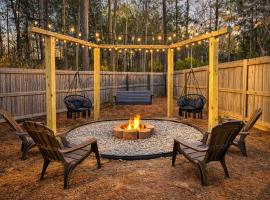 Spa, Beautiful Backyard,4BDR, FirePit, 20 min to FT Bragg, hotel di Spring Lake