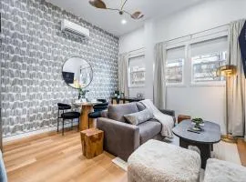 The McCaul by Casa Hotels - Queen Suite w Netflix