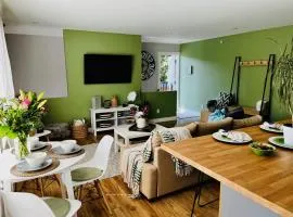 Modern Maple Flat