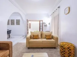 Peaceful oasis, low-rise house, Yoff Beach