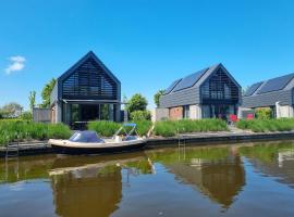 Water Villa in Balk by Slotermeer Lake, hotel a Balk