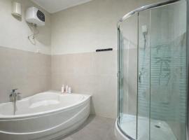 Luxury Room Between Canggu & Ubud aka Summer House, Hotel in Dalung