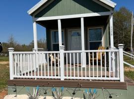The KIWI VILLA - in Foley- 15 miles from the Beach, hotel a Foley