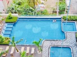 Luxurious 2bedroom with balcony at The Palladium, хотел в Илойло Сити