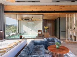 SaffronStays Solitaire Villa, hotel a Bedla