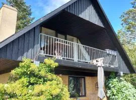 Holiday Home With Sea View In The Forest