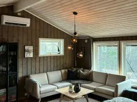 Renovated Cabin With High Ceiling And Nature View