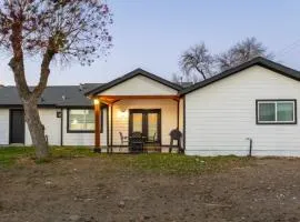 3BR Home with Patio and Grill Sleeps 6 Comfortably