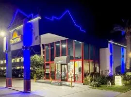 Days Inn by Wyndham Los Angeles LAX Airport Stadium Area