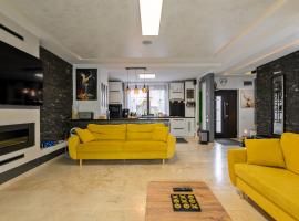 CosTan Home s Luxury House with Parking – hotel w mieście Bragadiru