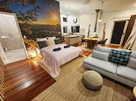 Boutique Studio with Fireplace, near Noosa & Eumundi Market