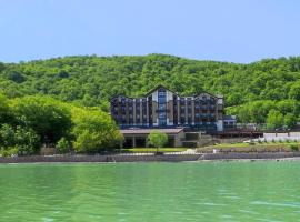 Macara Lake Park、クバのホテル