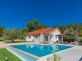 Villa Green Escape: Your Serene Family Getaway Awaits