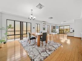 Perth Airport Stay 5BR House with 6 Beds &Parking, Hotel in Perth