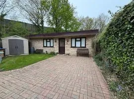 Egham 2BR Nicely Furnished Property with Parking
